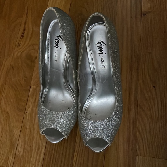 Glitter sparkly silver pumps - Picture 2 of 3